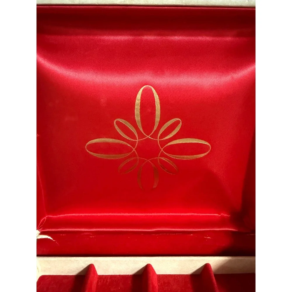 Vintage Lady Buxton Jewelry Box Cream Satin Red Lining Dual/ Hidden Compartment